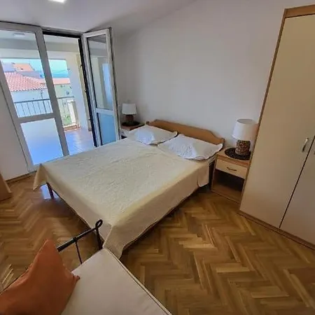 6 Makarska