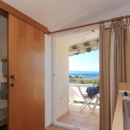6 * Makarska