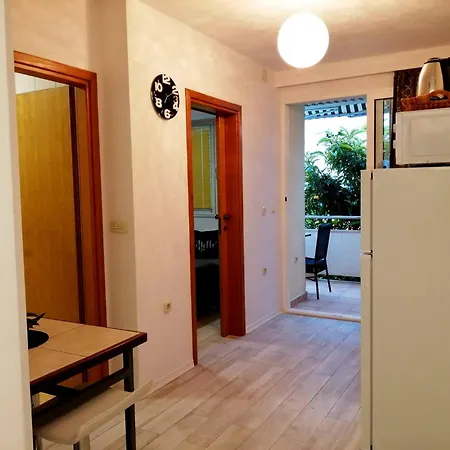 Apartment 6 *