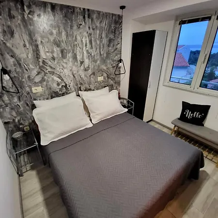 6 * Makarska